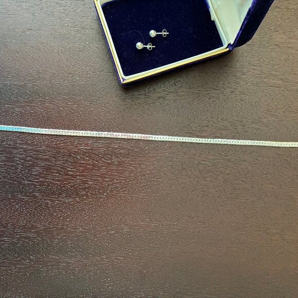 Stering Silver Herringbone chain and studs - Picture 4 of 4